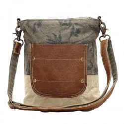 Weekend Leather Bucket Bag in Neutral